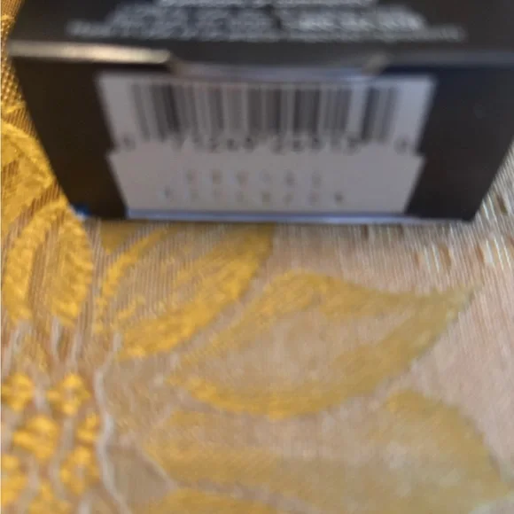 L'Oreal Miracle Blur Instant Skin Smoother with SPF 30 NEW - Picture 5 of 5